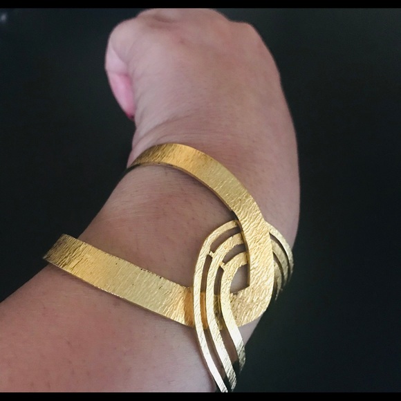 Cuff - Picture 4 of 9